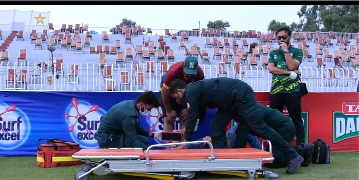 نیشنل ٹی 20 کپ قومی کرکٹرز پر بوجھ بننے لگا،ایک اور اسٹار زخمی،سٹریچر سے باہر لایا گیا