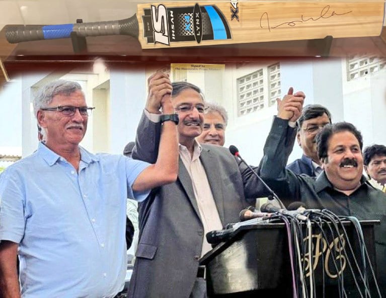 بھارتی کرکٹ حکام پی سی بی کے پاس پہنچ گئے،دوسری جانب عمران خان کا دستخط شدہ بیٹ توجہ کا مرکز