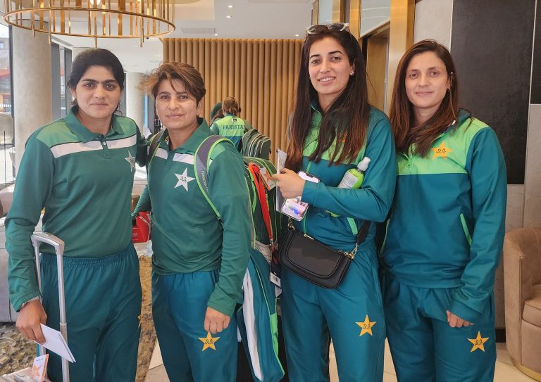 پاکستان ویمنز کرکٹ ٹیم لندن پہنچ گئی