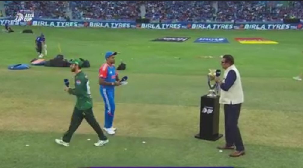 ایشیا کپ،پاکستان ٹاس جیت گیا،ہاتھ نہ ملائے