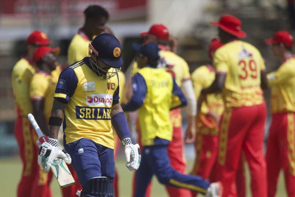 ایشیا کپ سے قبل سری لنکا کو بھی جھٹکا،80 پر ڈھیر،زمبابوے سے شکست ایشیا کپ سے قبل سری لنکا کو بھی جھٹکا،80 پر ڈھیر،زمبابوے سے شکست