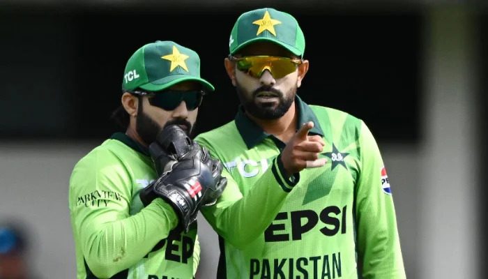 بابر اعظم اور رضوان کا ڈراپ،یہ ایجنڈا نہیں بلکہ ایمانداری ہے،پاکستانی کوچ کا دعویٰ بابر اعظم اور رضوان کا ڈراپ،یہ ایجنڈا نہیں بلکہ ایمانداری ہے،پاکستانی کوچ کا دعویٰ