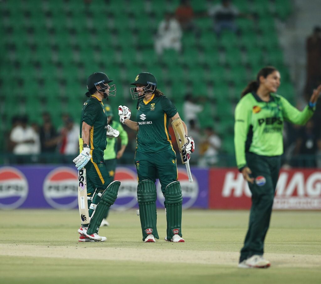 پاکستان ویمنز کرکٹ ٹیم کو پہلے ون ڈے میں جنوبی افریقا سے شکست پاکستان ویمنز کرکٹ ٹیم کو پہلے ون ڈے میں جنوبی افریقا سے شکست