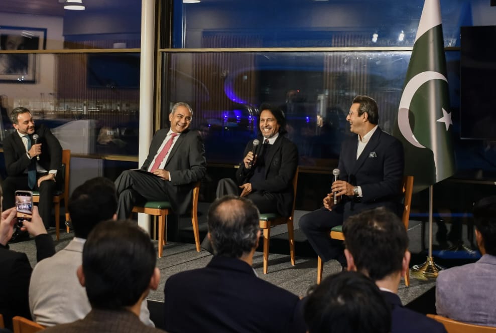 پی ایس ایل روڈ شو،رمیز راجہ اور وسیم اکرم کی حیران کن شمولیت پی ایس ایل روڈ شو،رمیز راجہ اور وسیم اکرم کی حیران کن شمولیت